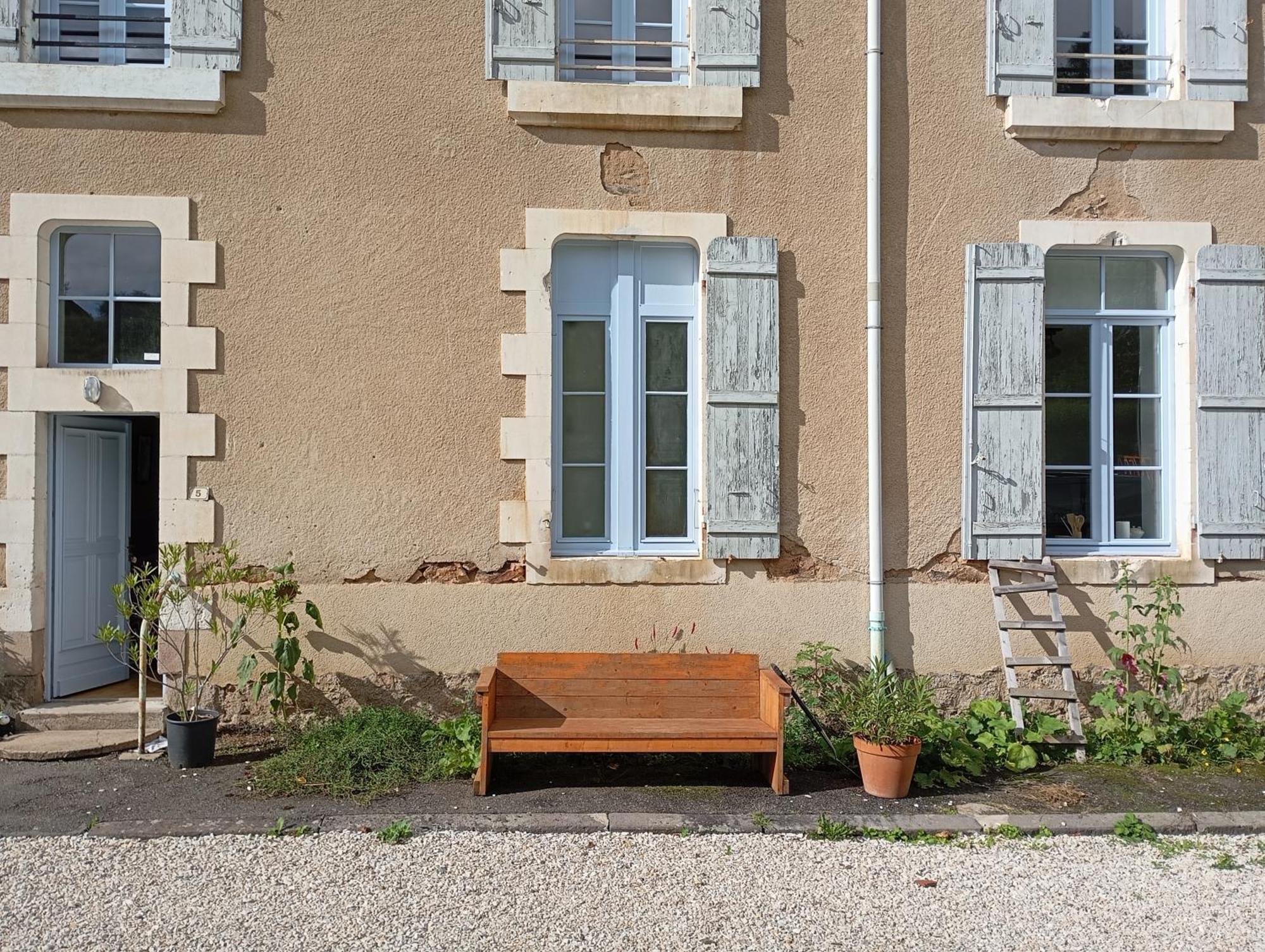 L' Ancienne Ecole Du Morvan Larochemillay Exteriör bild
