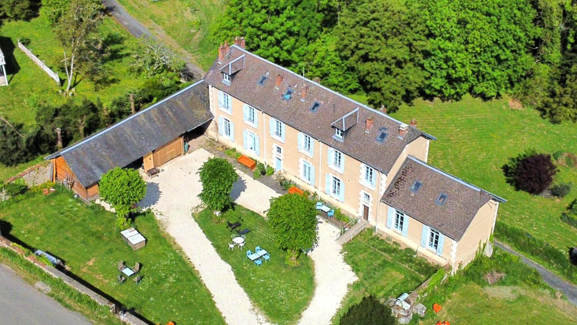 L' Ancienne Ecole Du Morvan Larochemillay Exteriör bild