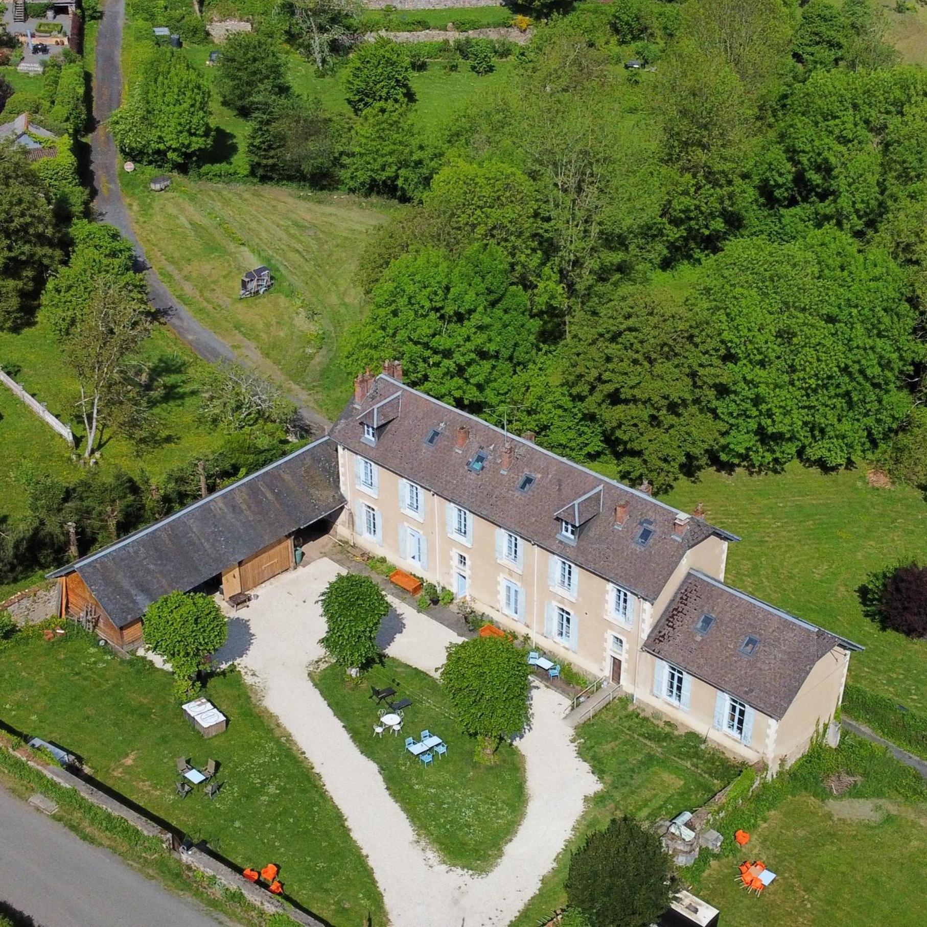 L' Ancienne Ecole Du Morvan Larochemillay Exteriör bild
